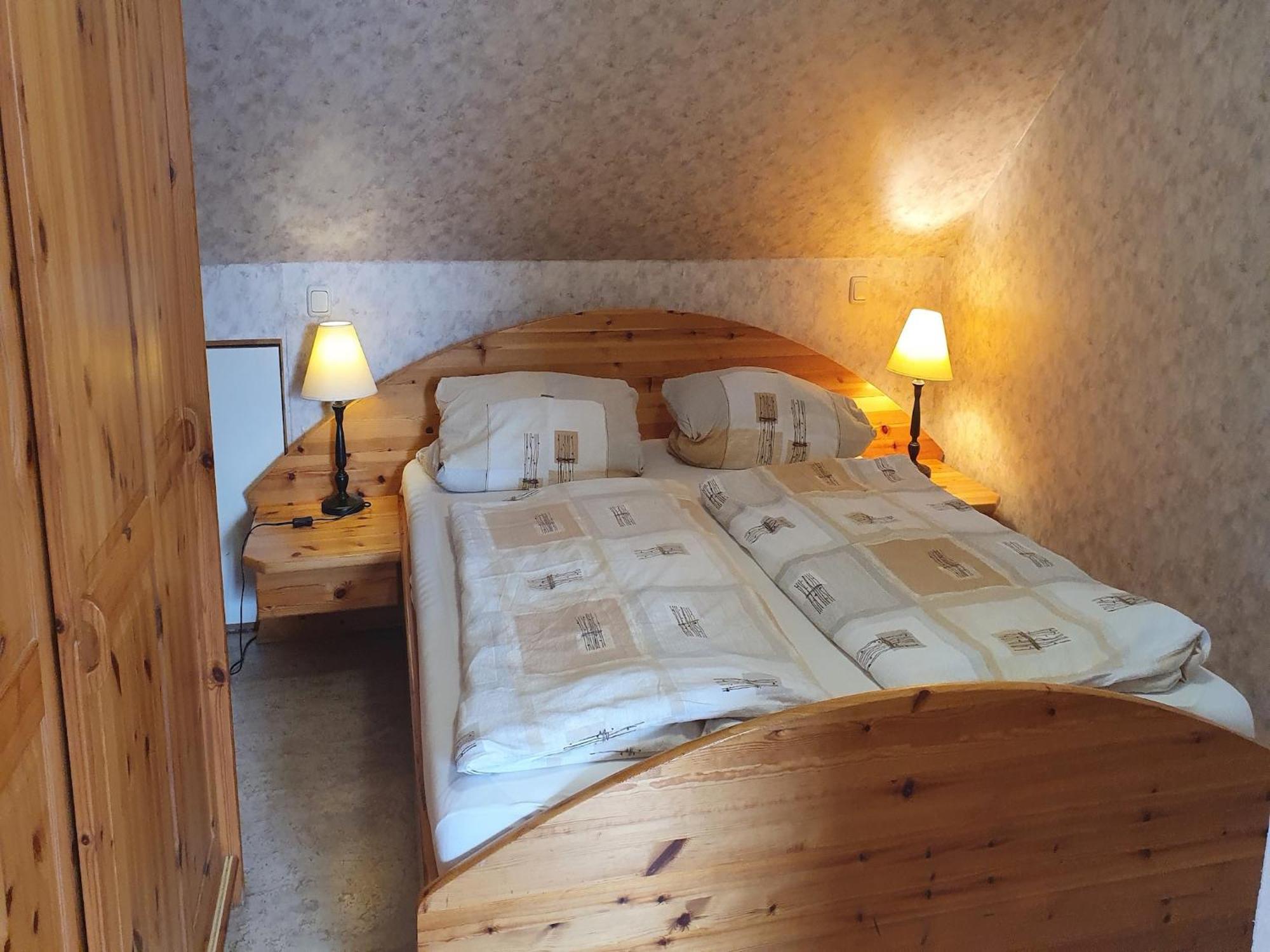 Large Detached Holiday Home In Hesse With Private Garden And Terrace ホムベルク エクステリア 写真